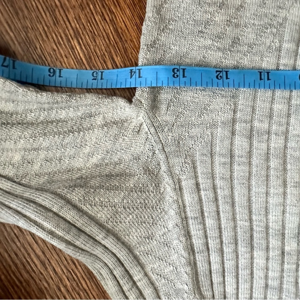 Belstaff 100% virgin wool Gray Ribbed Sweater size XS - Picture 6 of 7